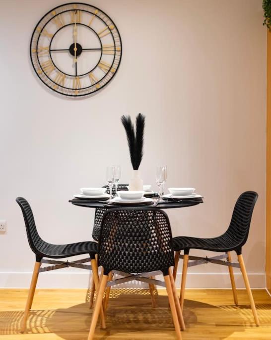 Tq Luxurious 2 Bed Flat * Birmingham