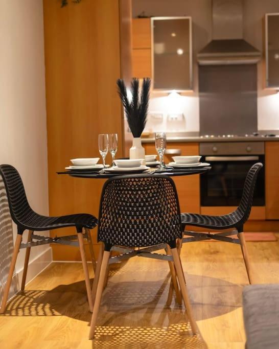 Apartment Tq Luxurious 2 Bed Flat *